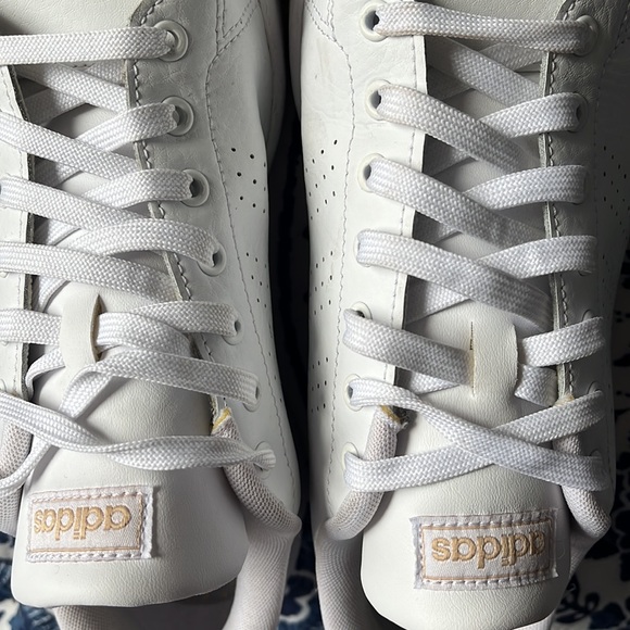White Stan Smiths - Picture 2 of 4